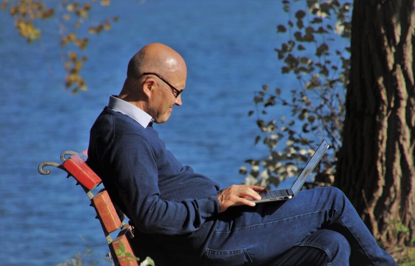 laptop, autumn, internet, bench, nature, senior, lake, looks, an interesting, seat, notebook, pensioner, macbook, planning, sit, leaves, benches, here and now, in the fall, ipad, relaxation, an elderly man, start, notepad, blogger, computer